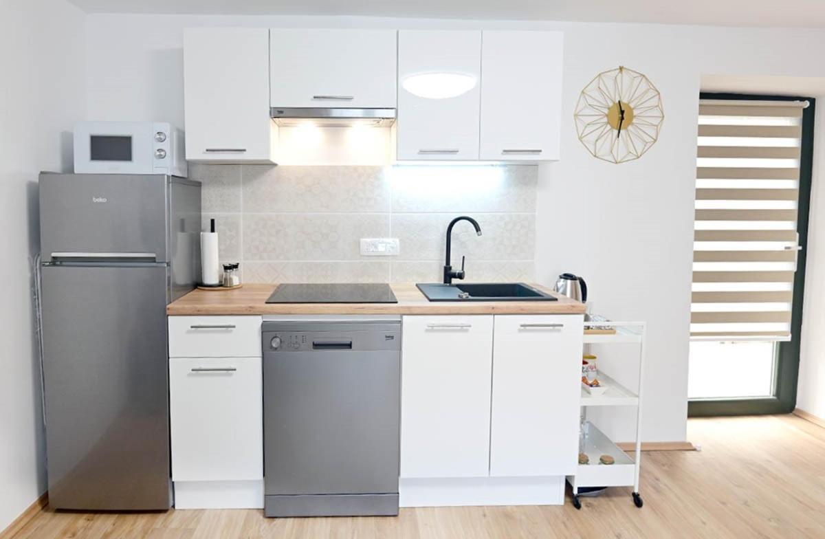 Apartment D & Studio L Dobrinj エクステリア 写真