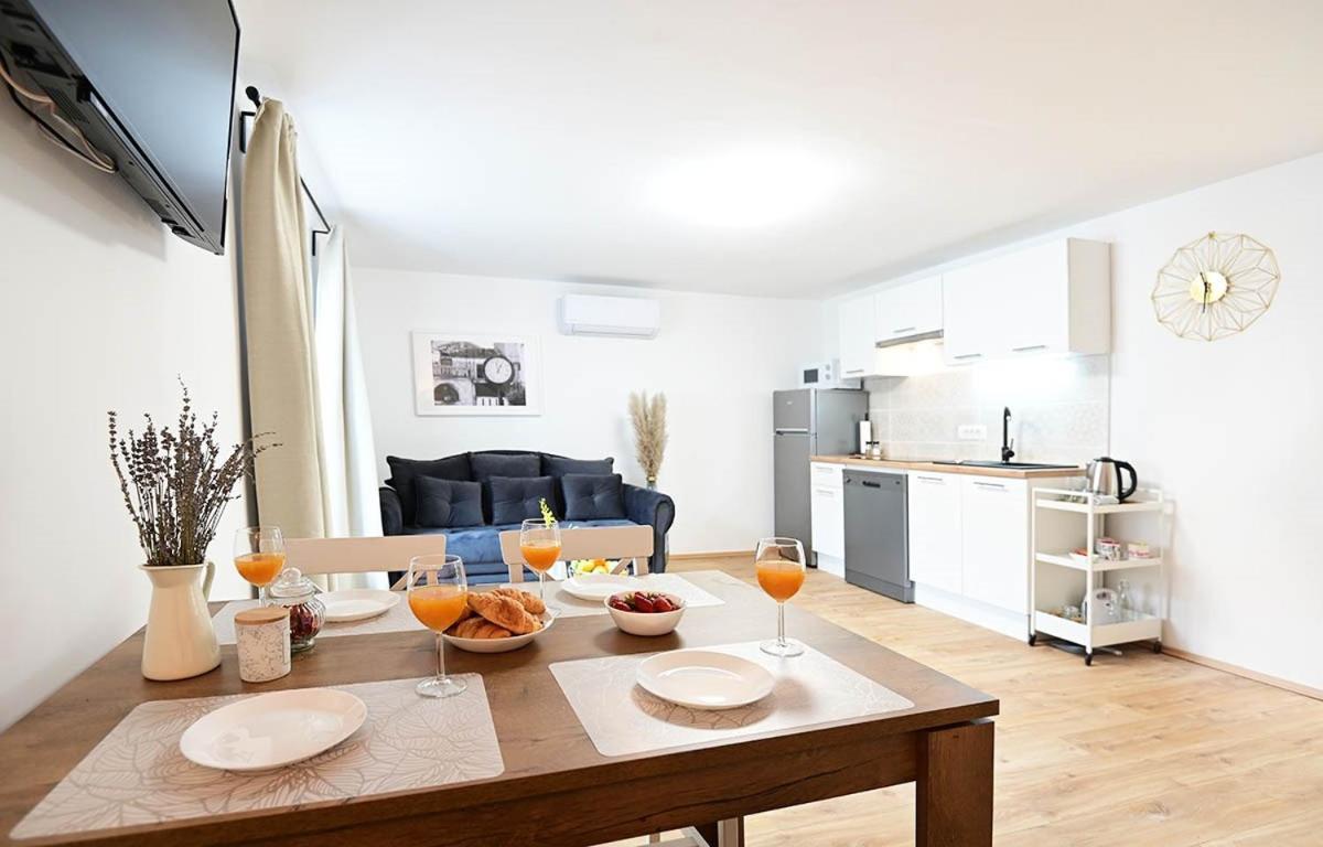 Apartment D & Studio L Dobrinj エクステリア 写真