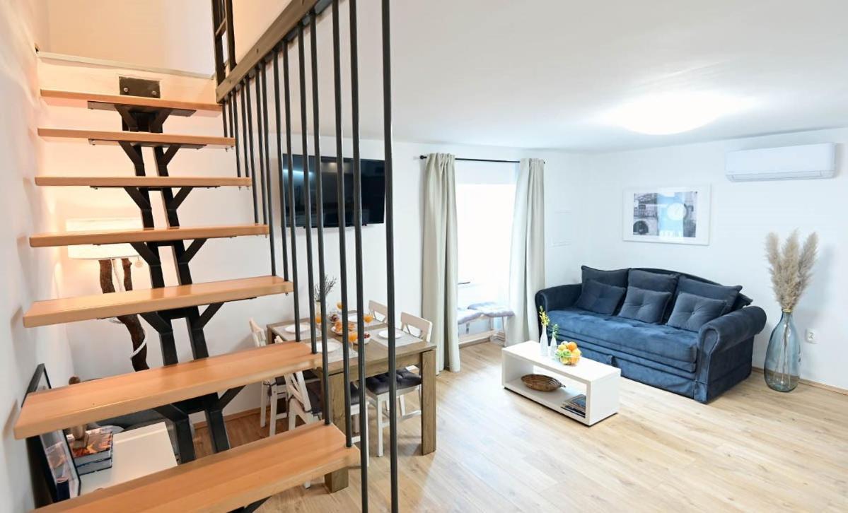 Apartment D & Studio L Dobrinj エクステリア 写真