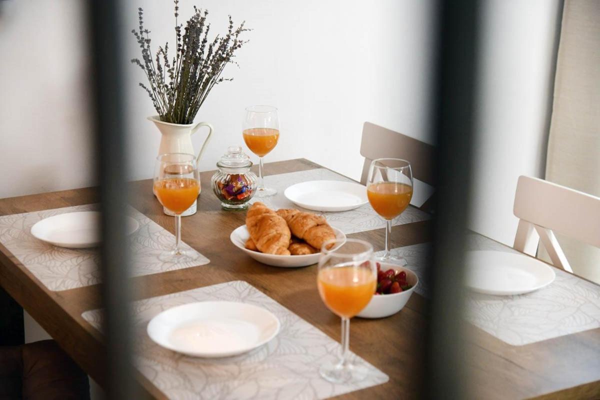 Apartment D & Studio L Dobrinj エクステリア 写真