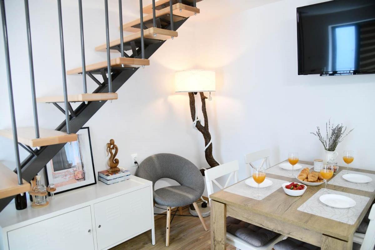 Apartment D & Studio L Dobrinj エクステリア 写真
