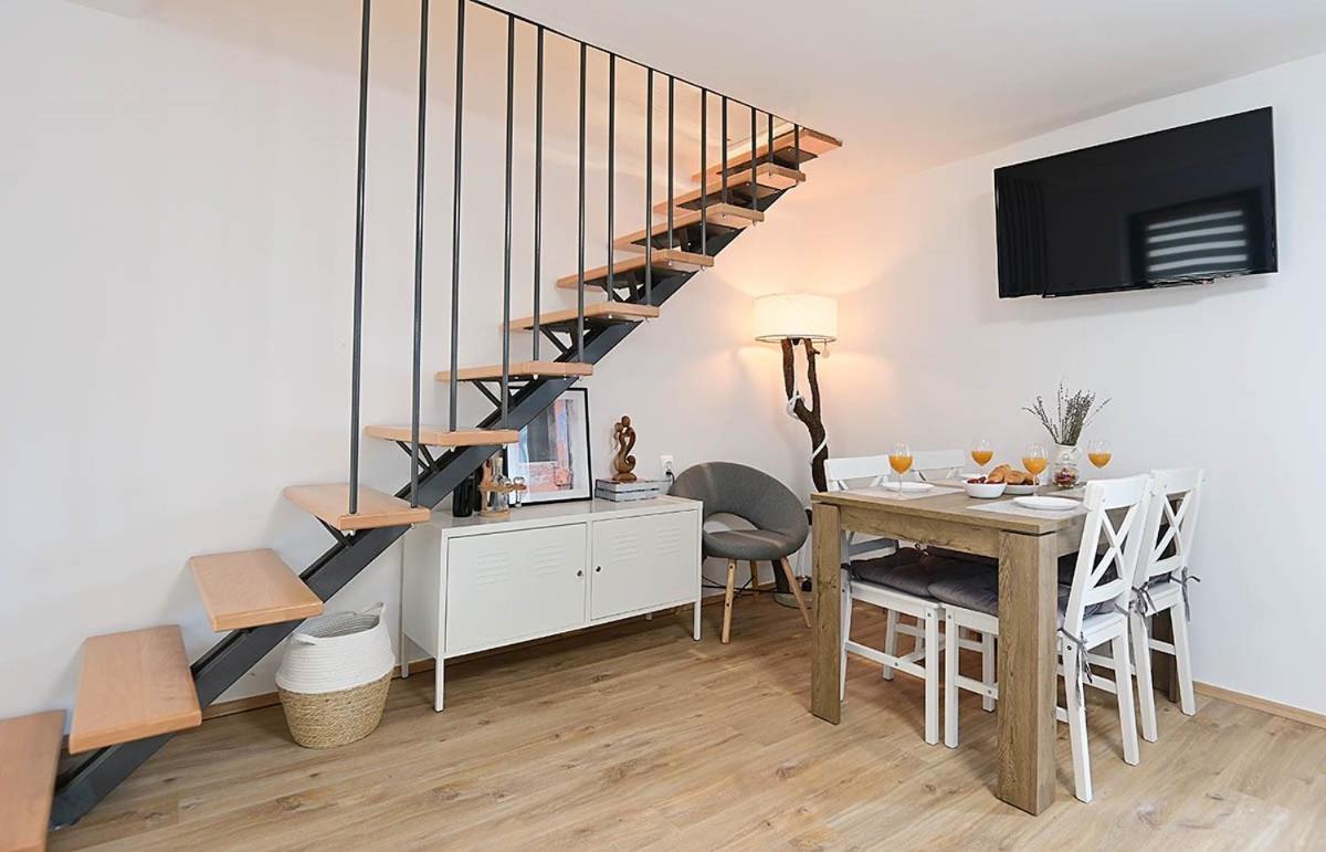 Apartment D & Studio L Dobrinj エクステリア 写真