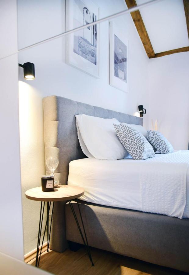 Apartment D & Studio L Dobrinj エクステリア 写真