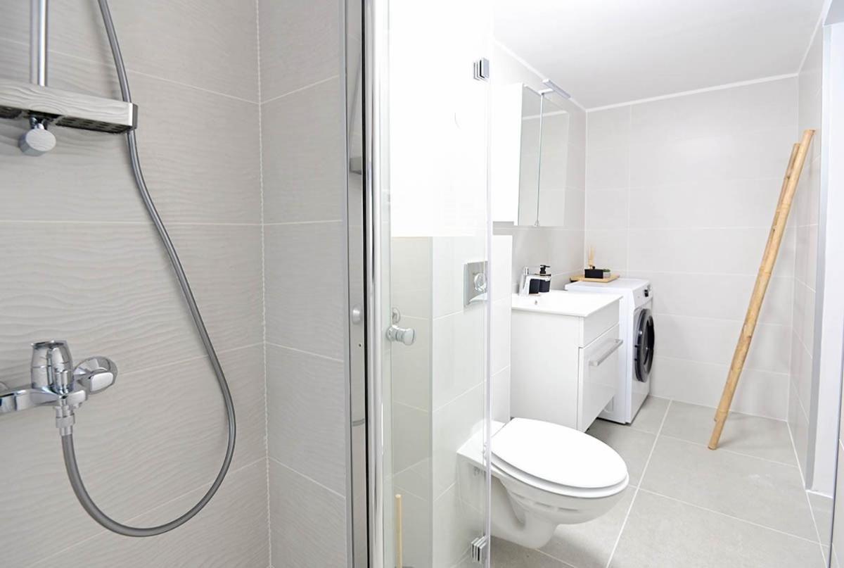 Apartment D & Studio L Dobrinj エクステリア 写真
