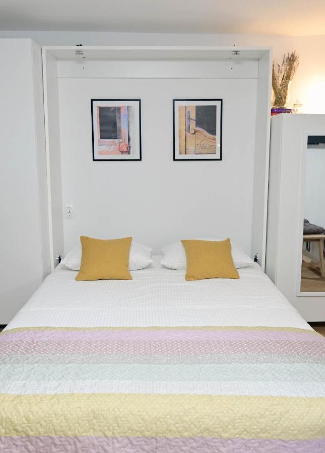 Apartment D & Studio L Dobrinj エクステリア 写真