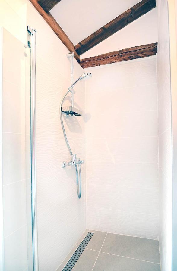 Apartment D & Studio L Dobrinj エクステリア 写真